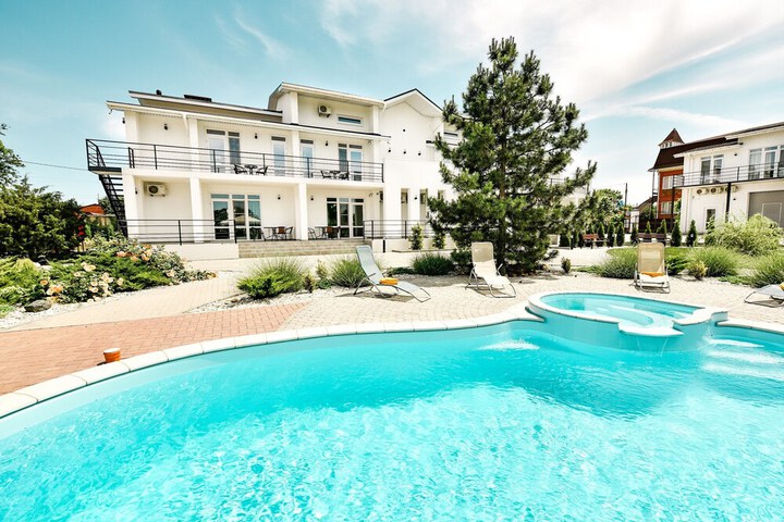 Pool 97 of 151