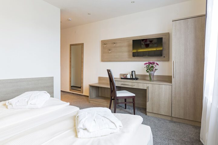 Room 8 of 35