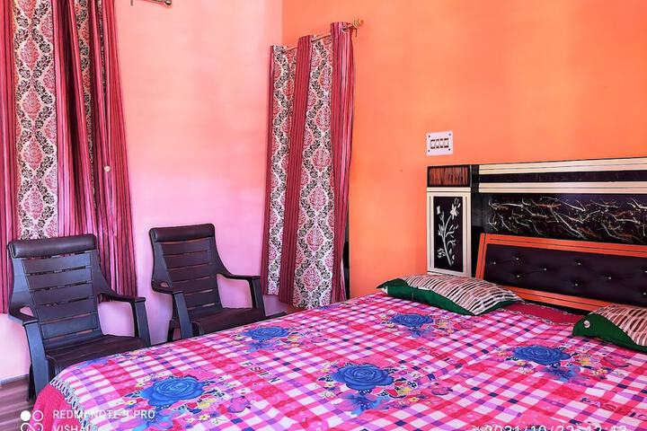 Room 6 of 13