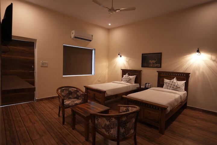 Room 6 of 11