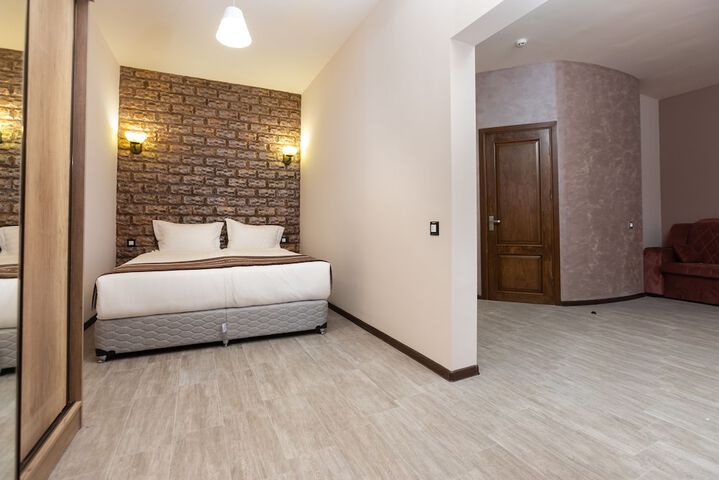 Room 47 of 196