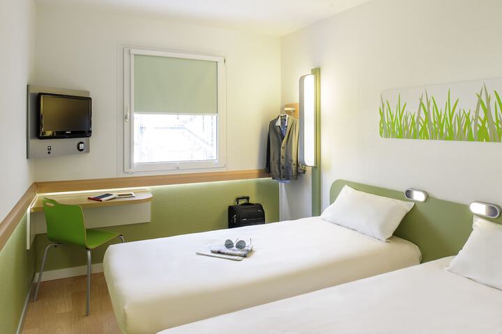 Room 12 of 30