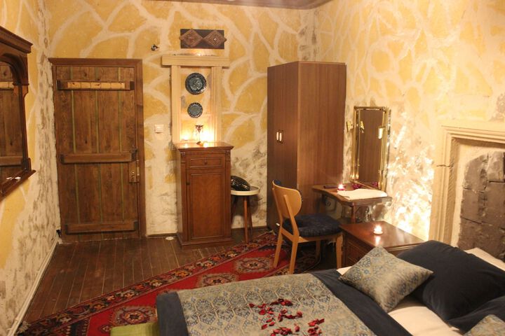 Room 32 of 61
