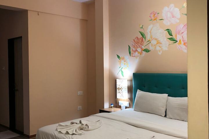 Room 4 of 13