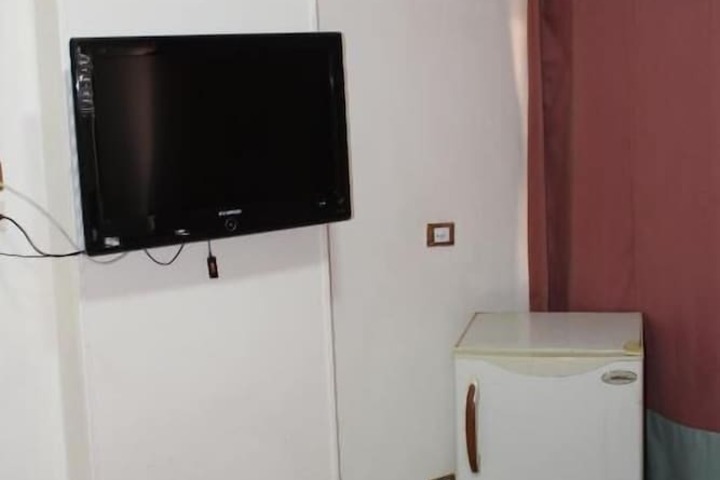 Room 8 of 48