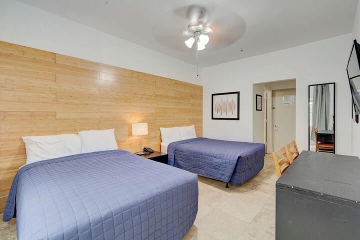 Triple 2 Double Beds (10 of 24)