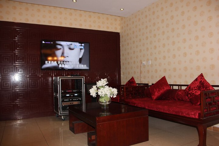 Lounge 92 of 117