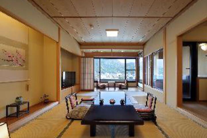 Room 6 of 19