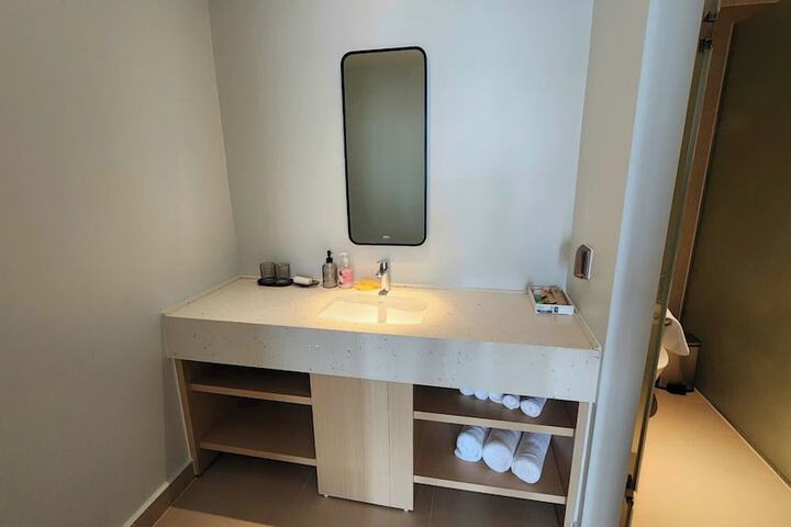 Room 43 of 67