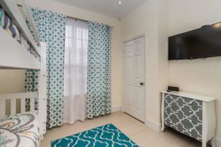 Room 6 of 13