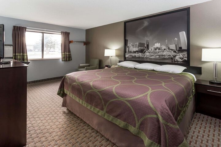 1 King Bed (6 of 11)