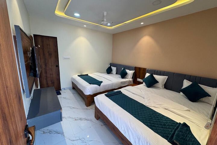 Room 8 of 13