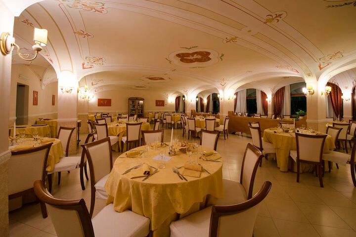Dining 69 of 82