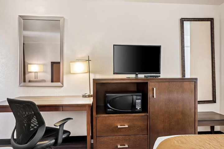 Room 14 of 33