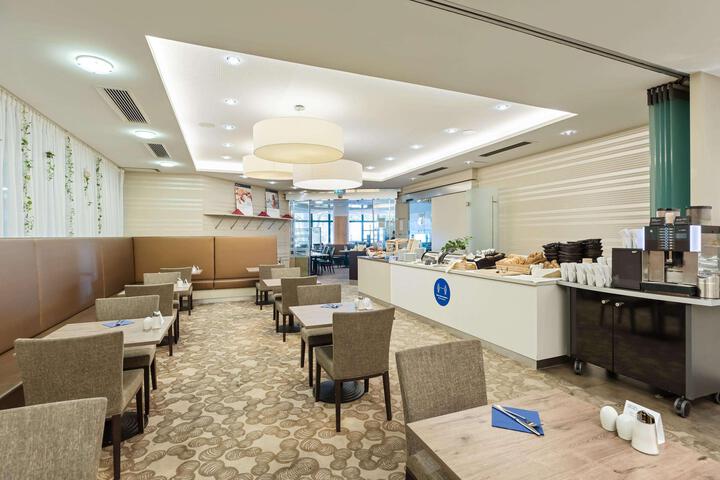 Business Center 83 of 101
