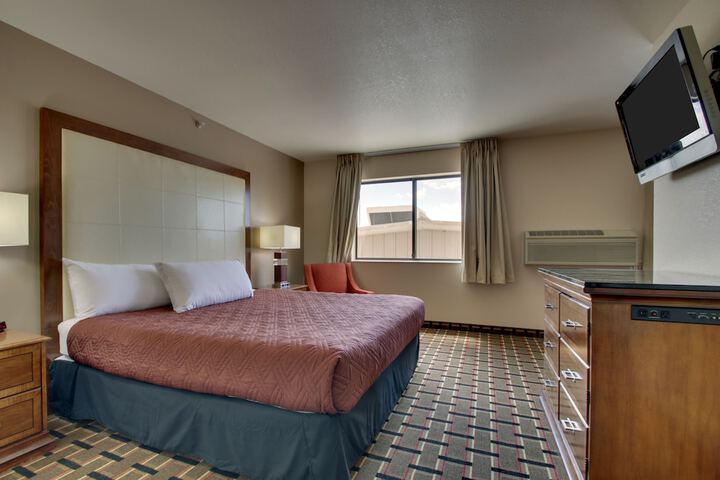 1 King Bed (19 of 27)