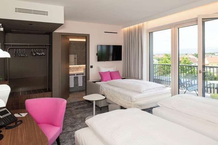 Room 4 of 80