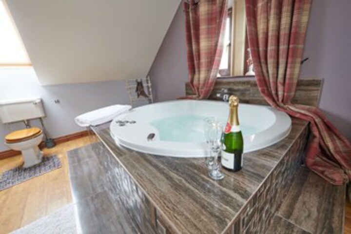 Hot Tub 19 of 42