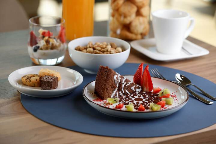Breakfast/Coffee Service 66 of 82