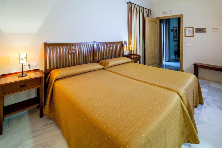 Room 21 of 37