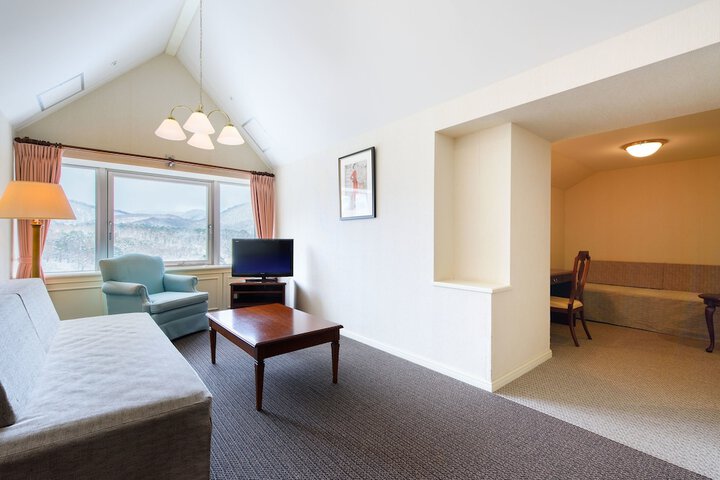 Room 16 of 102