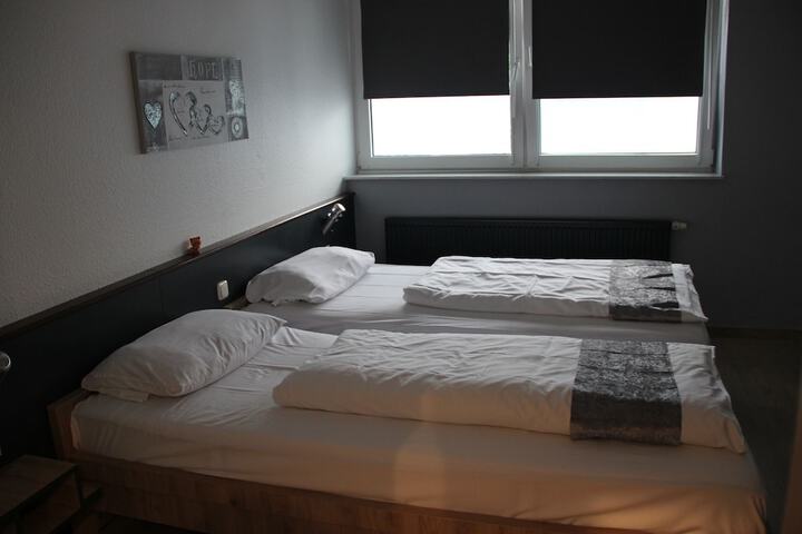 Room 16 of 52