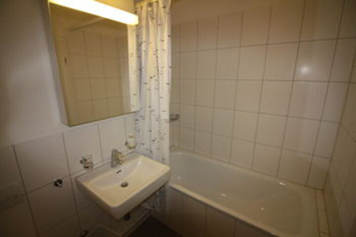 Room 5 of 27
