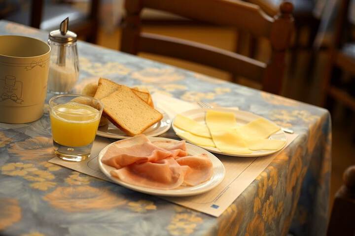 Breakfast/Coffee Service 26 of 33