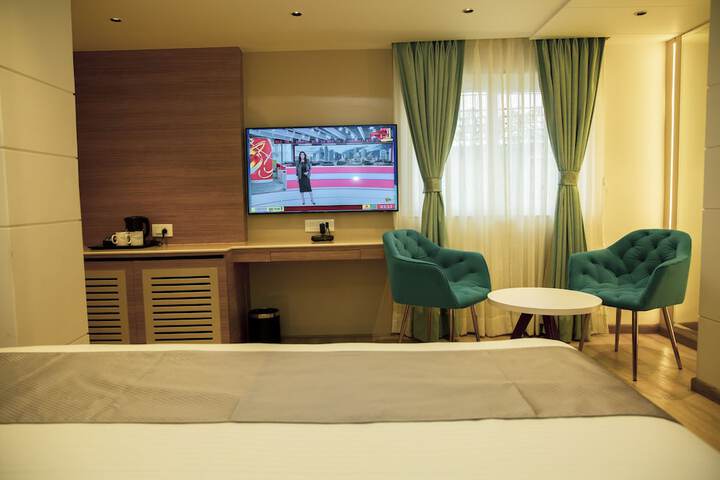 Room 8 of 44