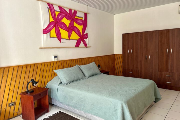 Room 4 of 10