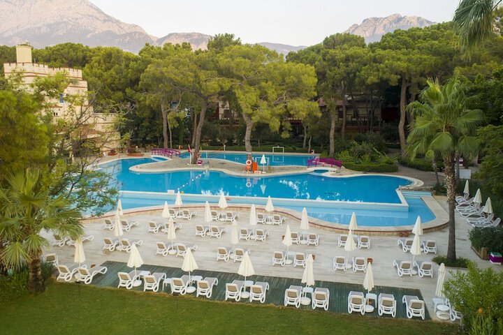 Pools & Facilities