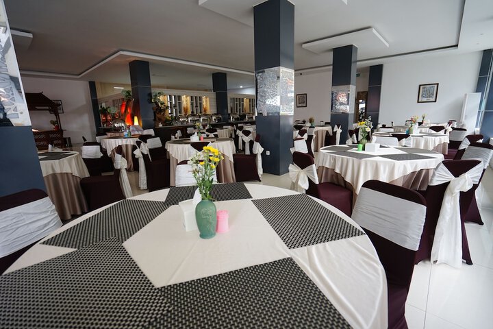Dining 66 of 80