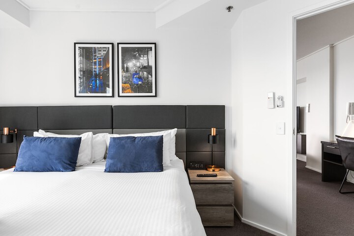 Room 4 of 63