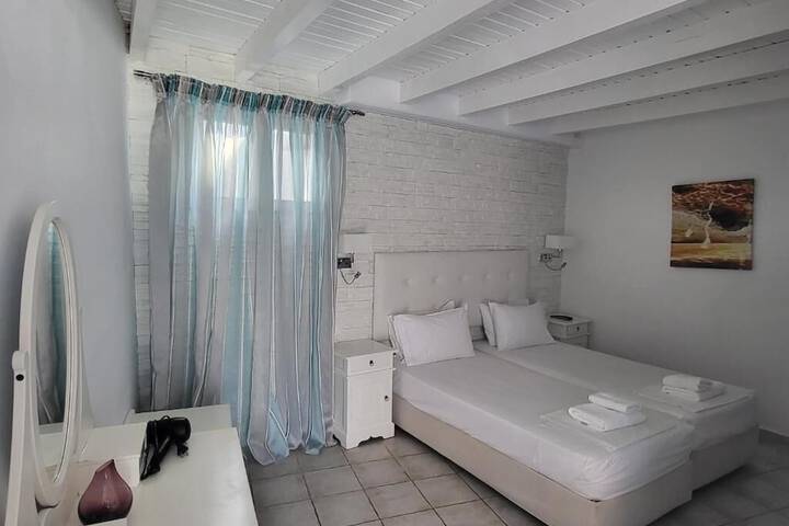 Room 12 of 44