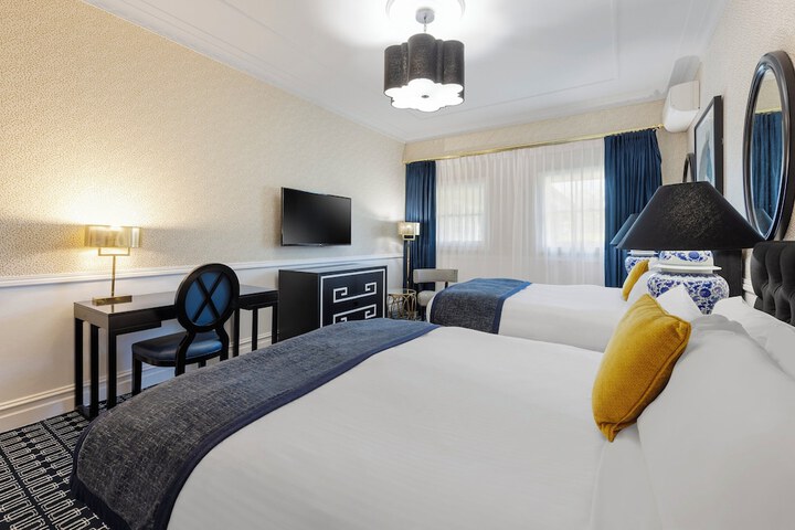 Room 25 of 104