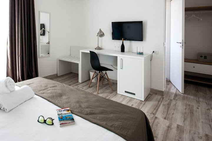 Room 9 of 53