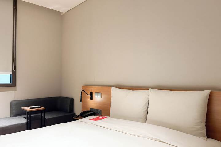 Room 21 of 100