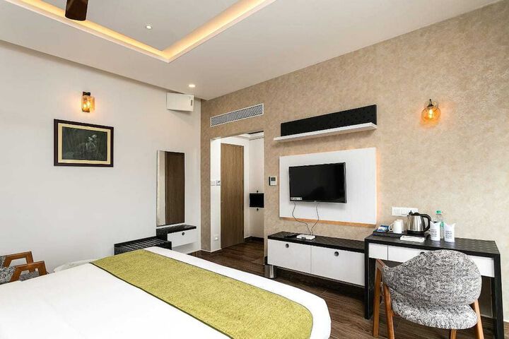 Room 3 of 67