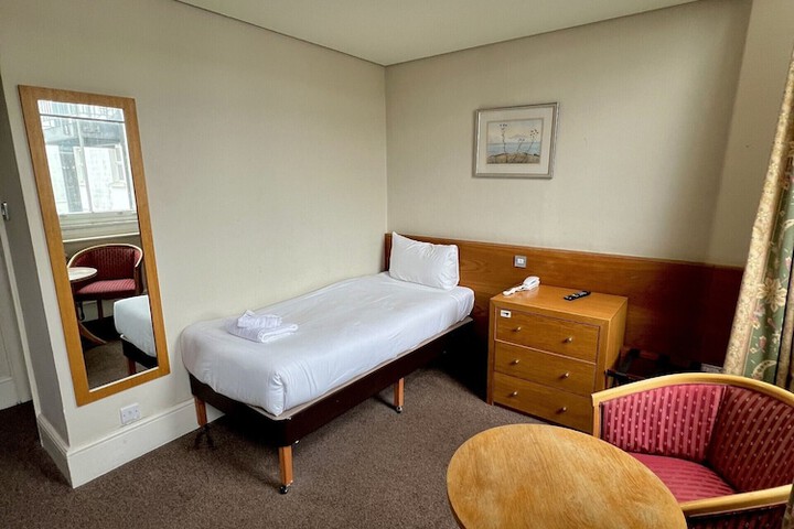 Room 26 of 74