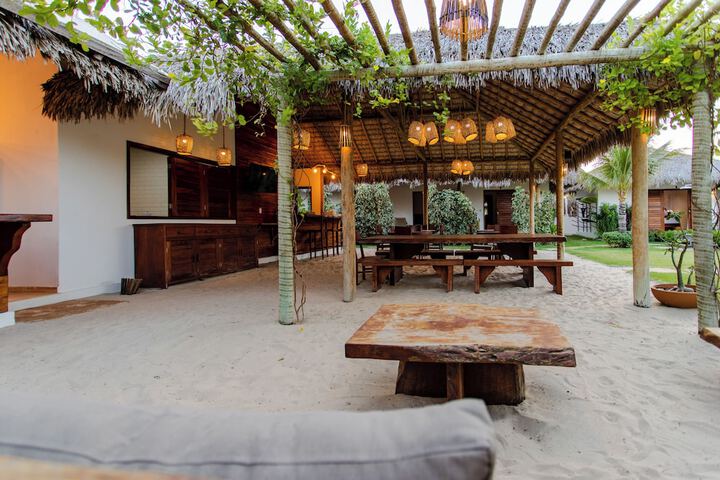 Lobby lounge
