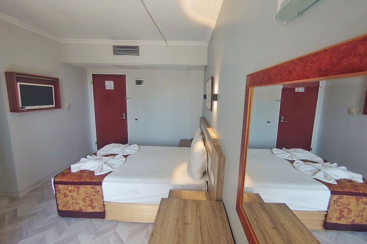 Room 26 of 65