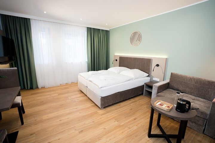 Room 9 of 33