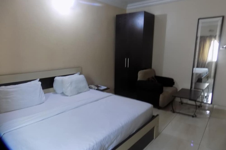Room 8 of 15