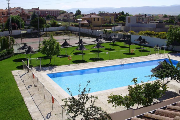 Pools & Facilities