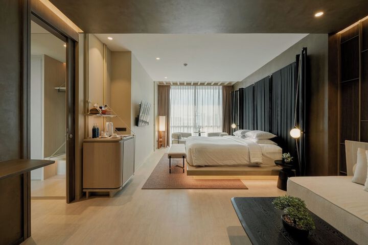 Room 4 of 111