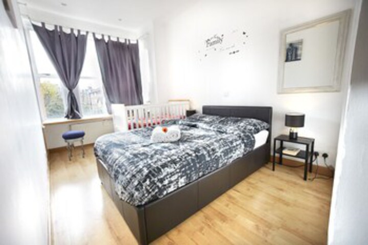Room 6 of 11