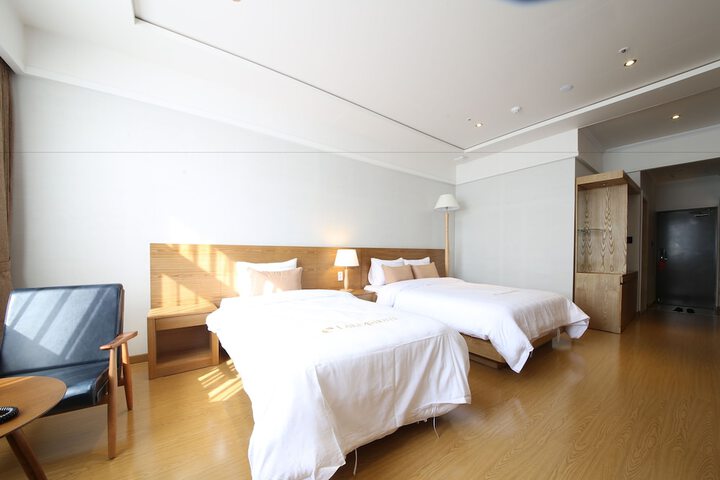 Room 15 of 34