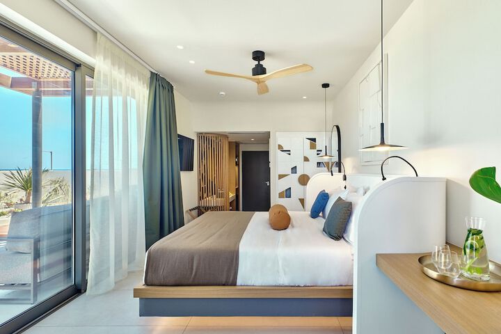 Room 13 of 182