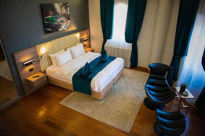 Room 45 of 108