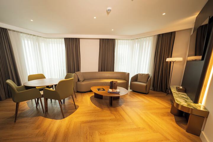 Room 113 of 200